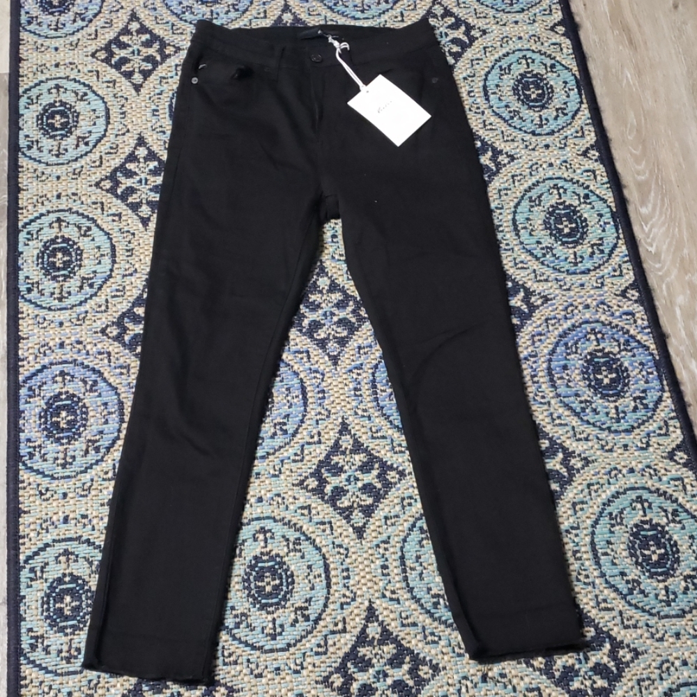 Black stretchy cropped Jean's